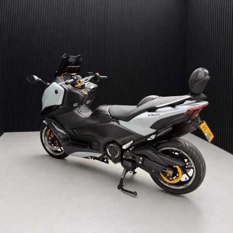 ימאהה TMAX 560 TECHMAX 2025 - תמונה 4 מתוך 6