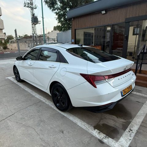 יונדאי אלנטרה HEV PREMIUM 2023 - תמונה 4 מתוך 5