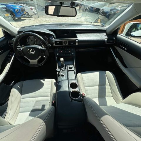 לקסוס IS300H EXECUTIVE 2015 - תמונה 11 מתוך 12