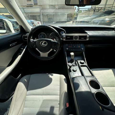 לקסוס IS300H EXECUTIVE 2015 - תמונה 3 מתוך 12