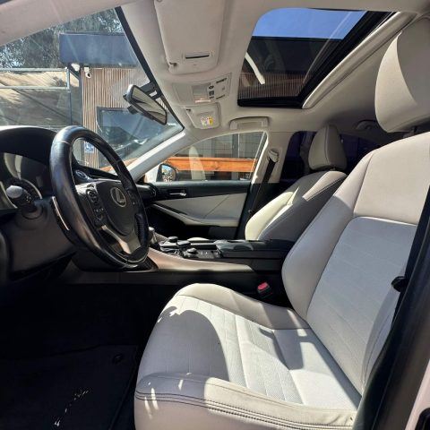 לקסוס IS300H EXECUTIVE 2015 - תמונה 9 מתוך 12